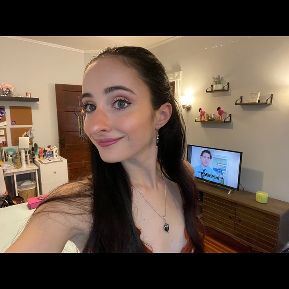 janelle_holmes
